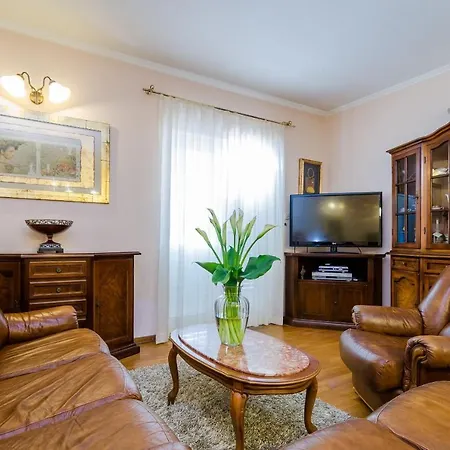 Paco Apartment *